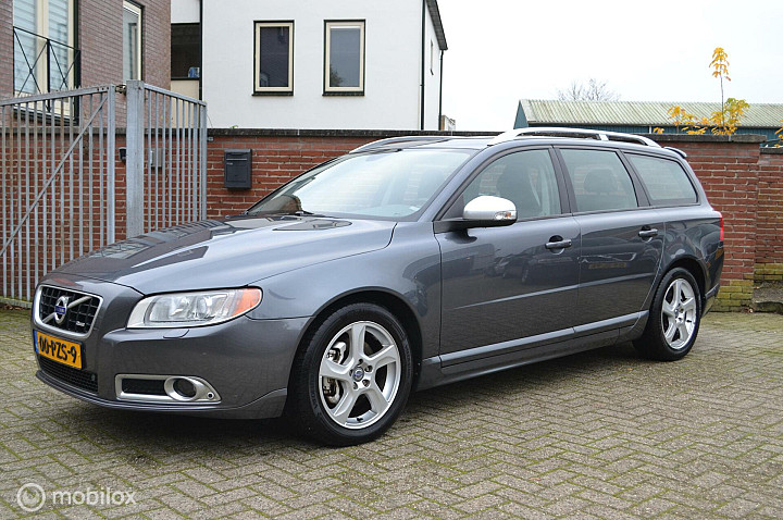 Volvo V70 2.0T R-Design | Xenon | Schuifdak | Leer | PDC | Bluetooth | Navi